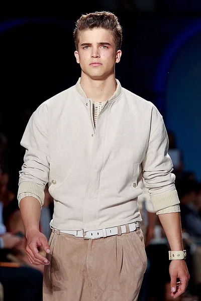Look 18
